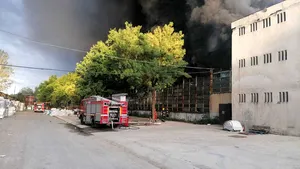 Incendiu la o hală de producţie a polistirenului în Dâmboviţa. A fost emis mesaj Ro-Alert pentru degajarea de fum