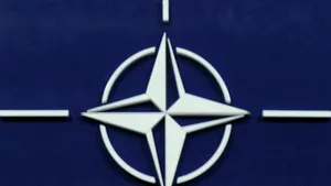 Franţa refuză o implicare a NATO într-o eventuală operaţiune militară internaţională în Libia