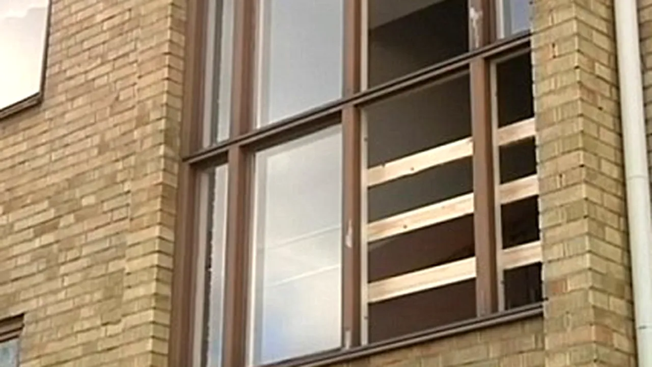 Un nou INCIDENT în Suedia: 19 tineri imigranţi au atacat un centru de refugiaţi, pe motiv că nu au primit dulciuri. Personalul instituţiei s-a baricadat înăuntru. FOTO, VIDEO