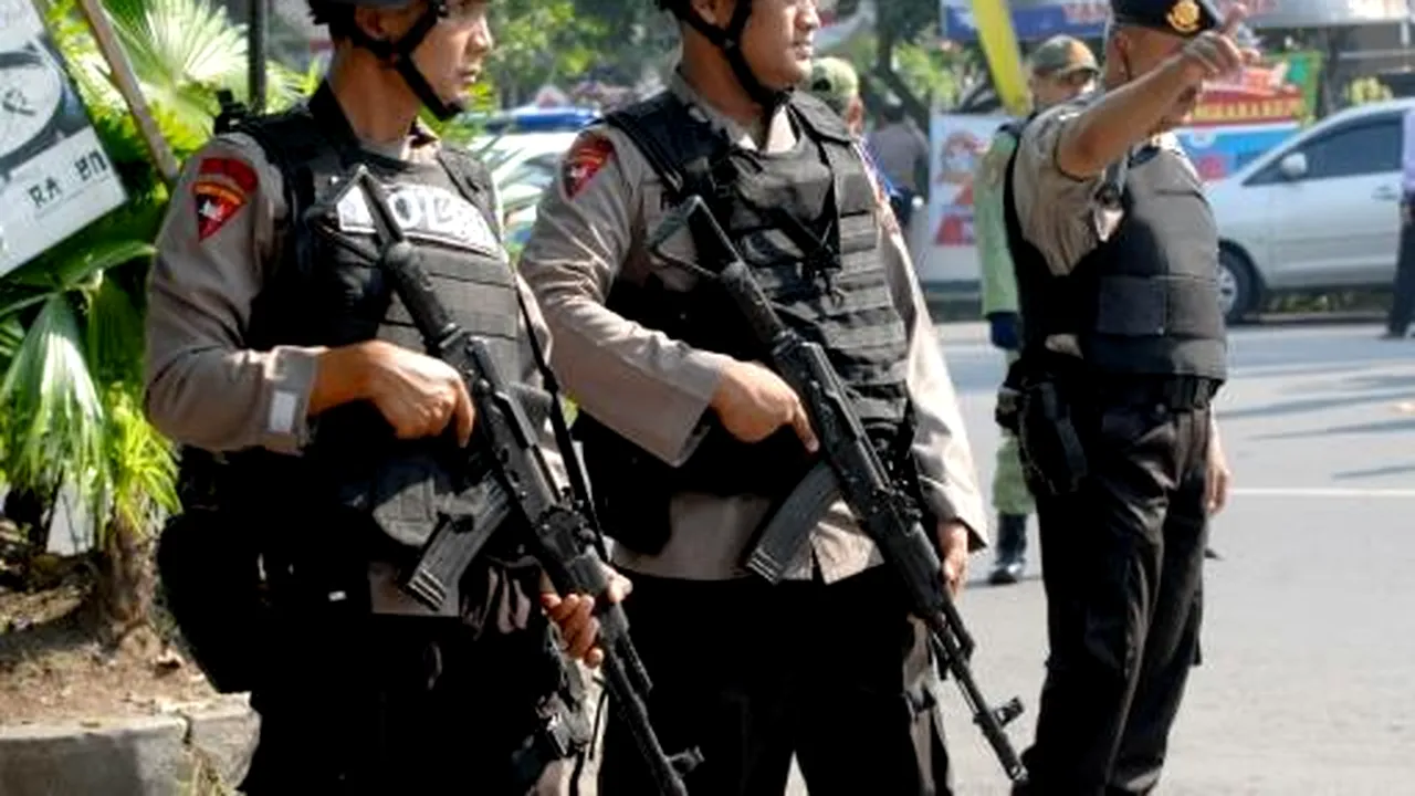 ALERTĂ teroristă în Bali: Autorităţile indoneziene anchetează un presupus complot ce viza staţiunea turistică. Poliţia a găsit o bombă şi materiale explozive