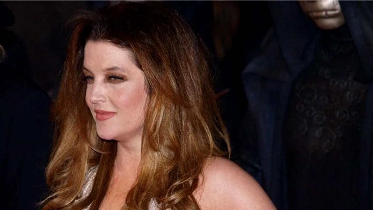 Lisa Marie Presley şi-a ţinut fiul mort acasă timp de două luni. Povestea şocantă, apărută într-o carte apărută postum