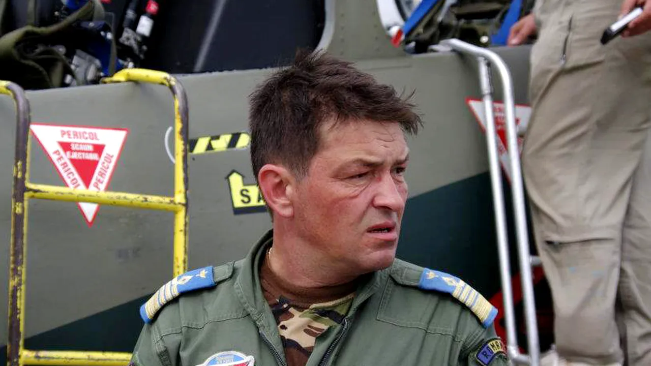 Un pilot de încercare, mort în timpul unui zbor de antrenament, a fost înaintat în gradul de general de flotilă aeriană - cu o stea