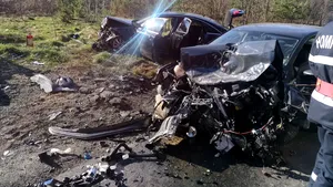 Accident grav în Vâlcea: O fetiţă de doi ani a murit, iar alte cinci persoane sunt rănite | FOTO, VIDEO