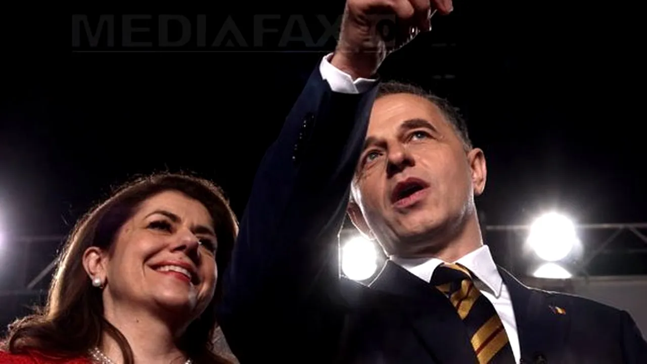 Mircea Geoană şi soţia sa, naşi de cununie ai unui tânăr muzician