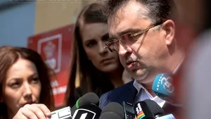 Oprişan: În locul lui Ponta, eu îmi riscam piciorul şi veneam, dar îl înţeleg, eu ţin la piciorul lui