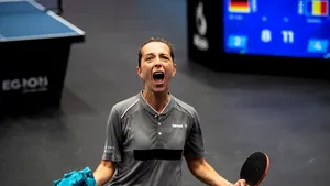Tenis de masă - Elizabeta Samara a debutat la Paris cu o victorie spectaculoasă