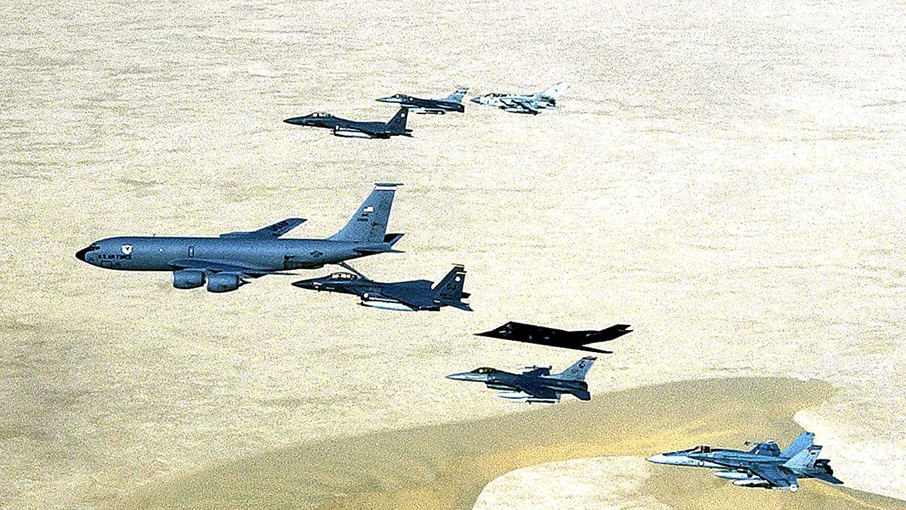 Zborurile americane ale companiilor aeriene chineze aprobate în SUA evită spaţiul aerian rusesc