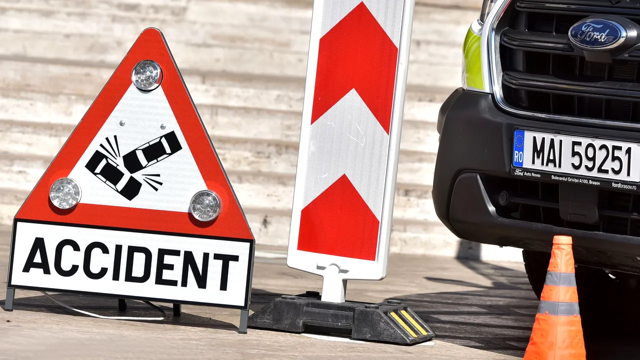 Două autoturisme şi o cisternă au fost implicate într-un accident mortal pe DN 13B