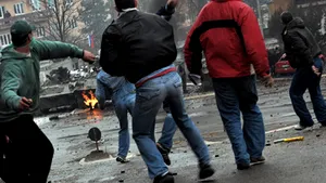 Incidente violente în oraşul kosovar Mitroviţa după înjunghierea unui adolescent sârb
