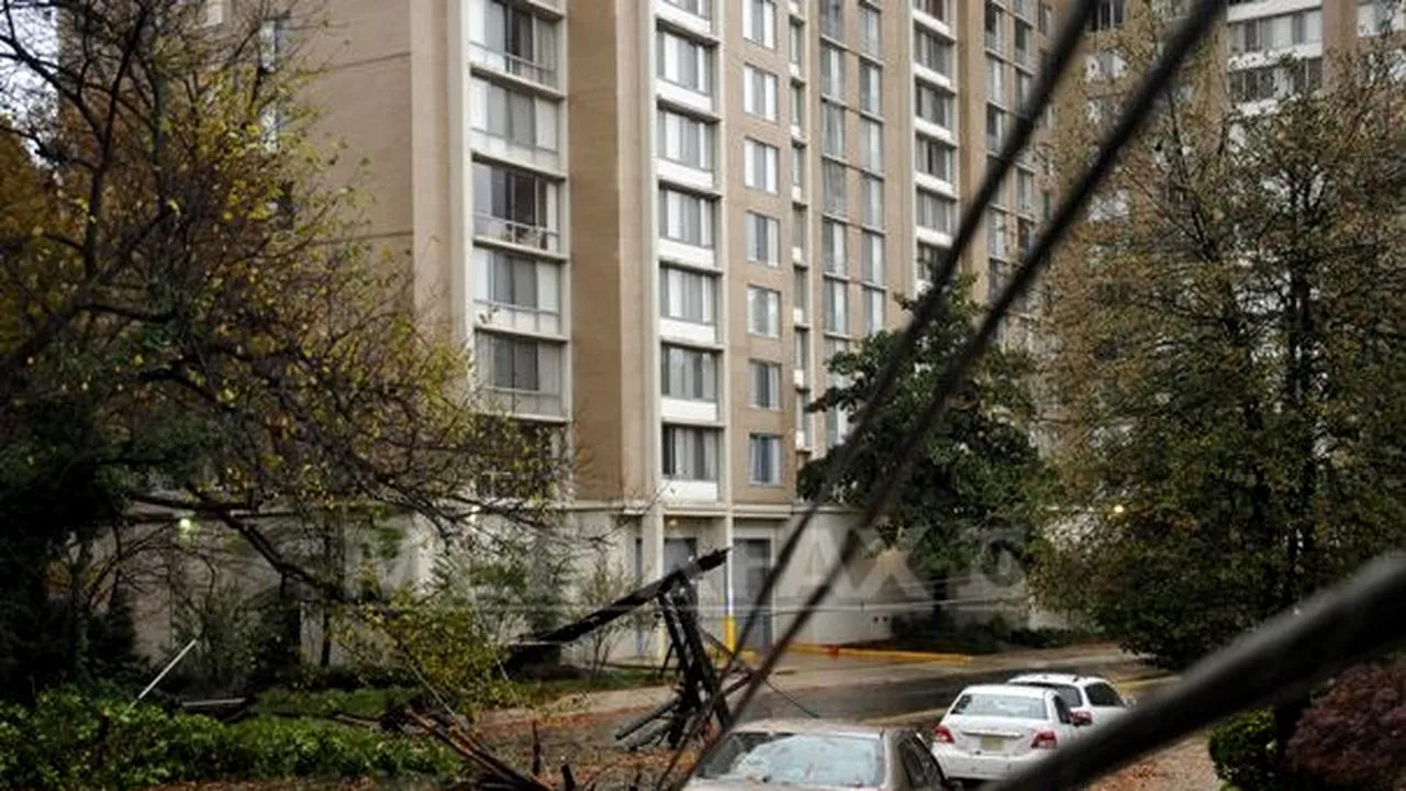 Efectele SANDY în Canada: Peste 130.000 de locuinţe au rămas fără curent electric