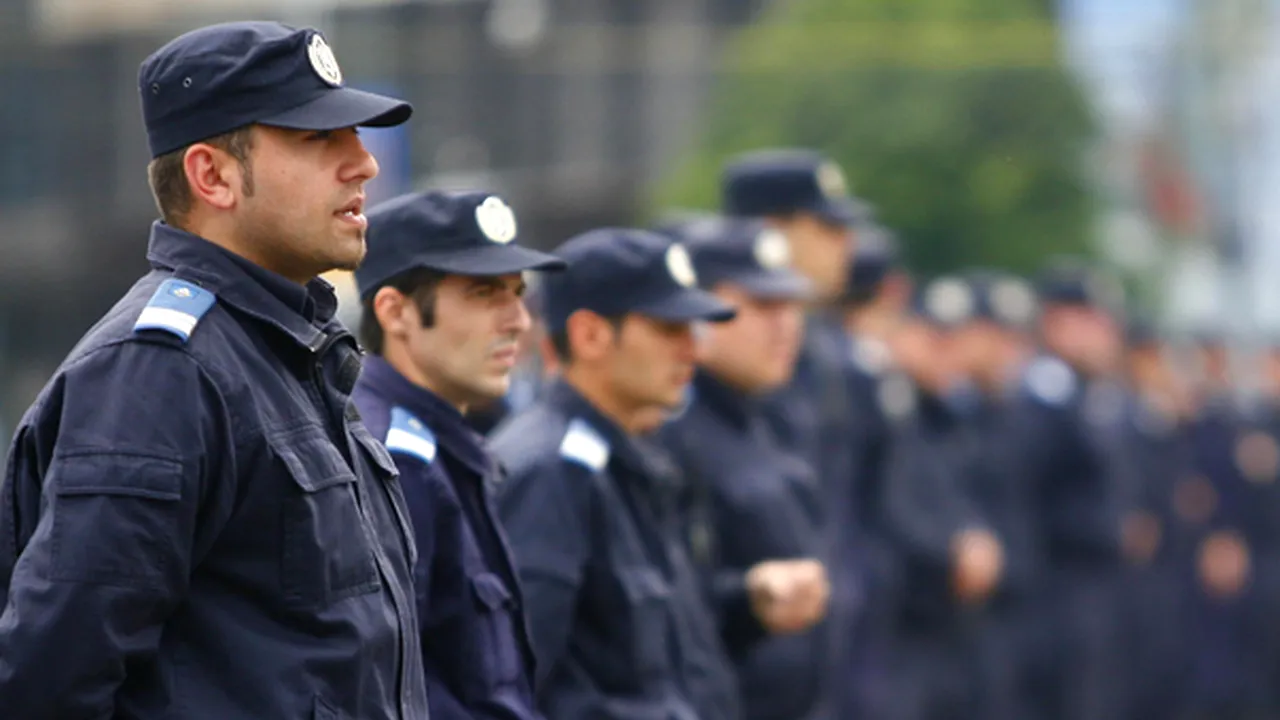 Aproximativ 900 de jandarmi şi stewarzi la Dinamo - Rapid