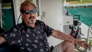 Ce arată autopsia lui John McAfee, creatorul de sisteme antivirus găsit mort într-un penitenciar din Spania