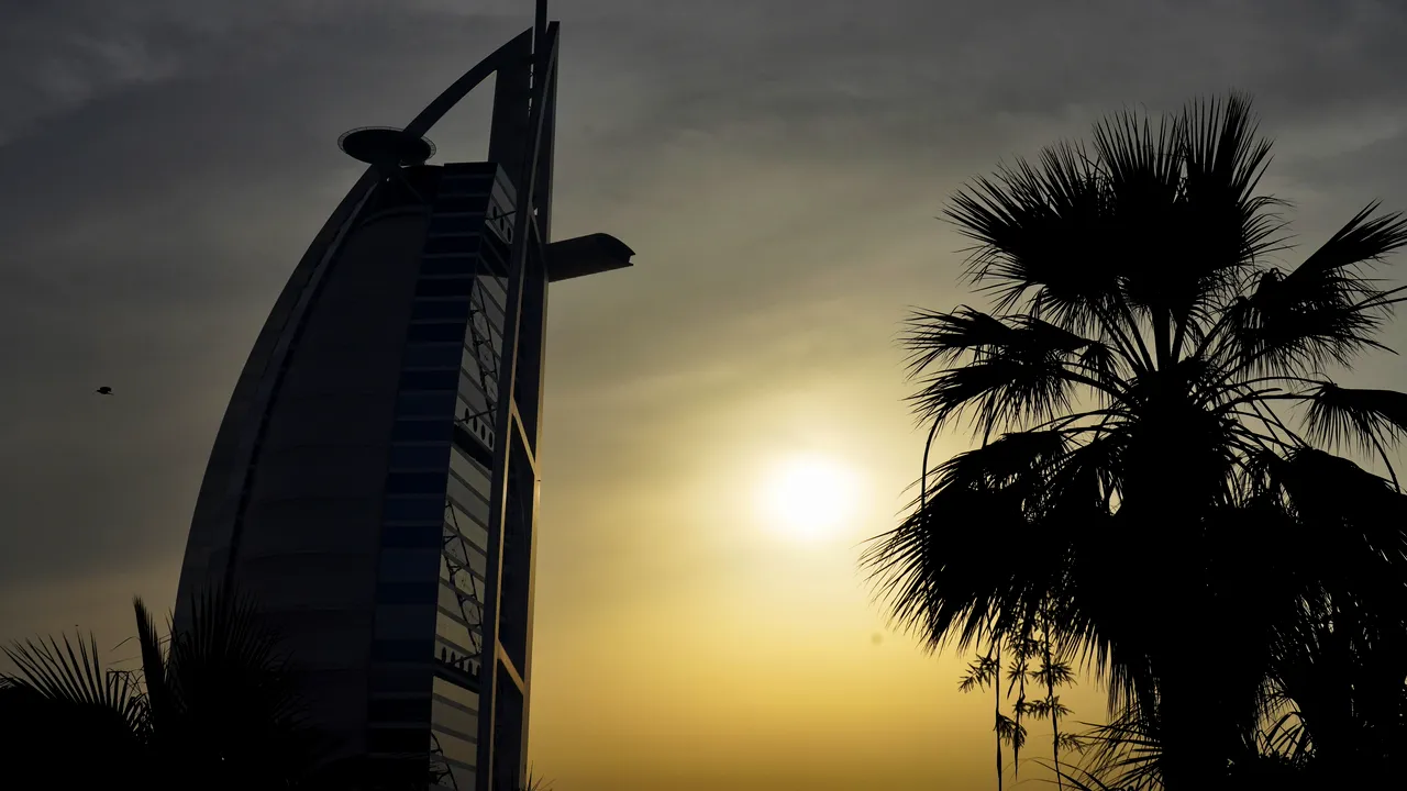 Premieră: un avion a aterizat pe heliportul hotelului Burj al Arab