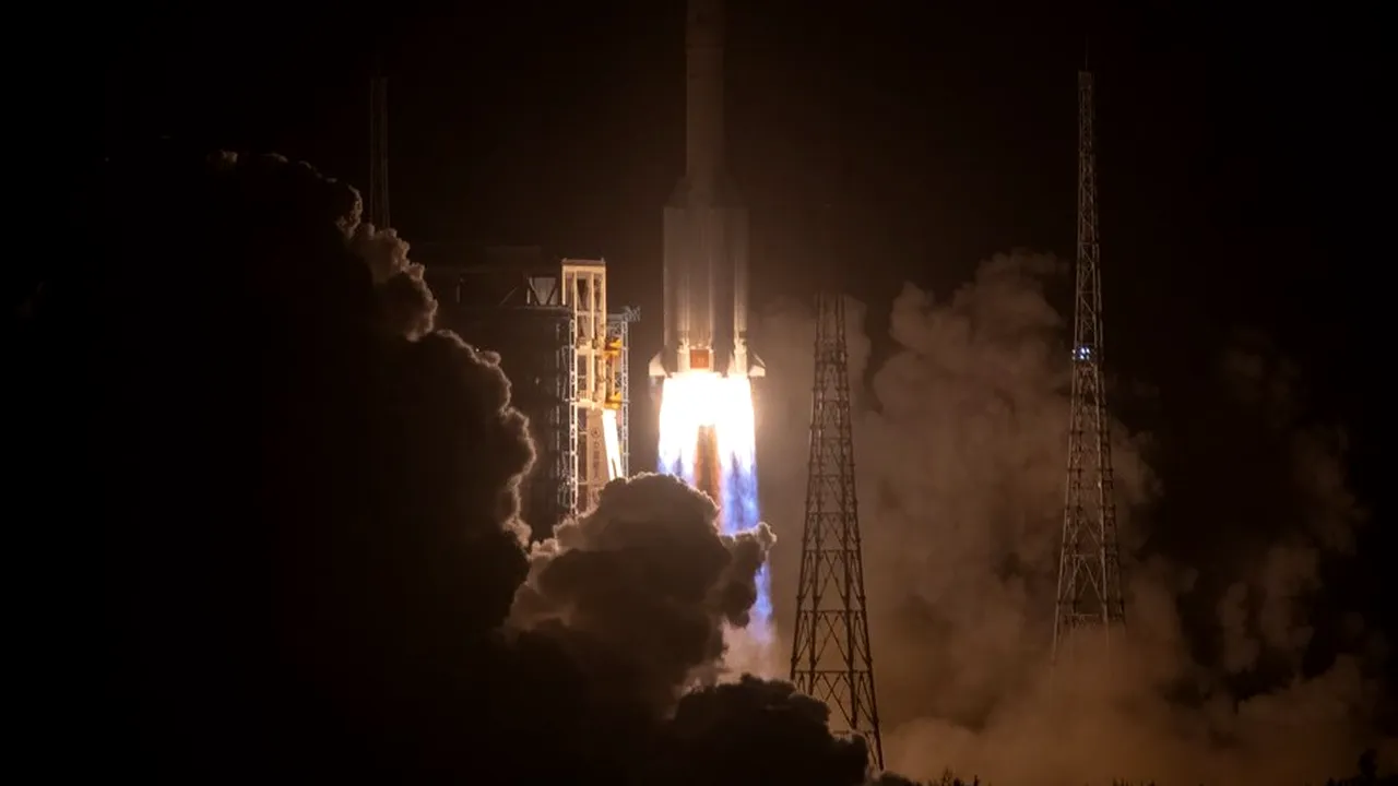 China a lansat Chang'e 5 pe Lună. Marţi, nava se va întoarce cu 2 kg de rocă din Spaţiu