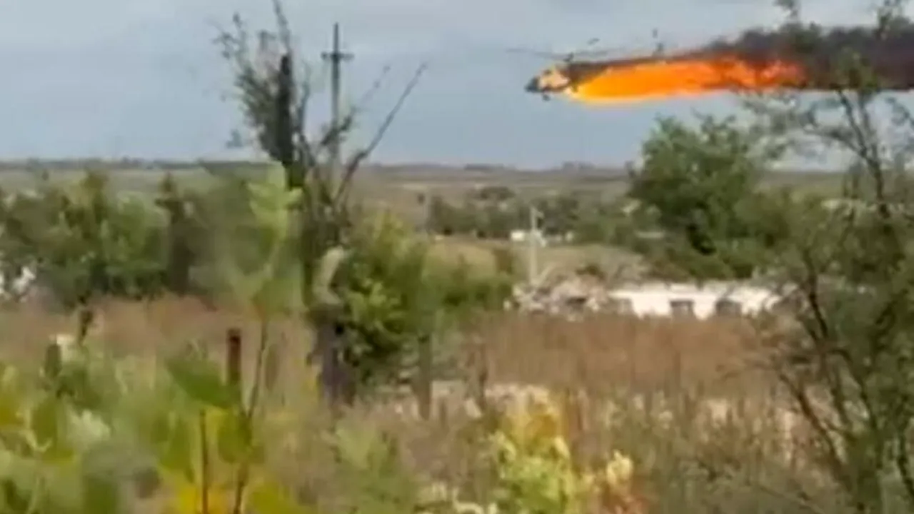 O dronă ucraineană FPV doboară un elicopter rusesc Mi-8 în Donbas