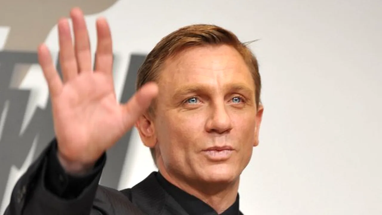 Daniel Craig se luptă cu dorinţa de a fuma