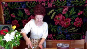 PAŞTE 2019: Focul morţilor şi Pâinea lui Iisus, tradiţii respectate în satele din Moldova | GALERIE FOTO