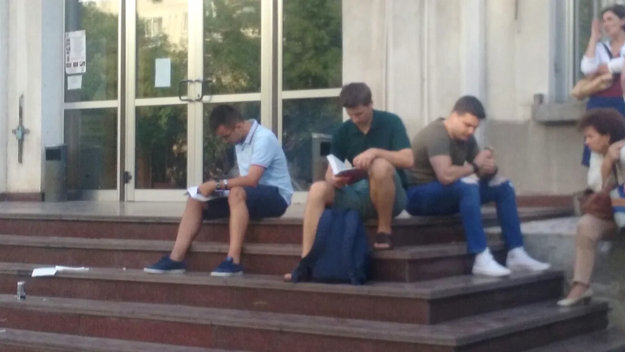 A început examenul de admitere în magistratură şi la Institutul Naţional al Magistraturii. Calendarul concursurilor - FOTO