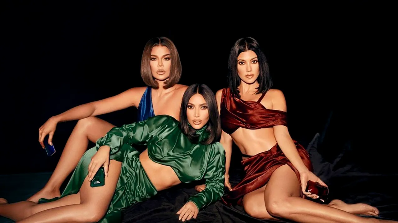 FOTO & VIDEO Surorile Kardashian lansează o nouă colecţie de parfumuri