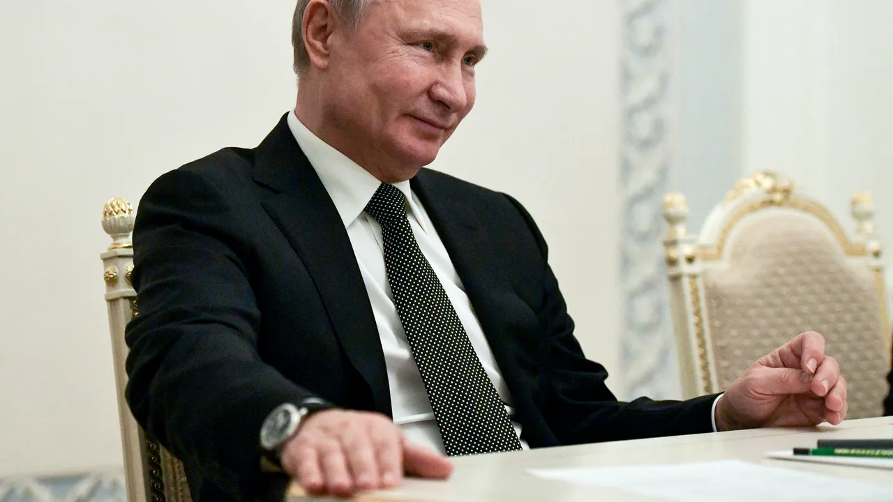 Apple, acuzată că face jocurile lui Vladimir Putin. Cum apare Crimeea pe hartă - VIDEO