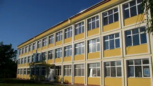 Când începe expertizarea şcolilor construite înainte de 1978.  Proiectul, adoptat în Parlament 