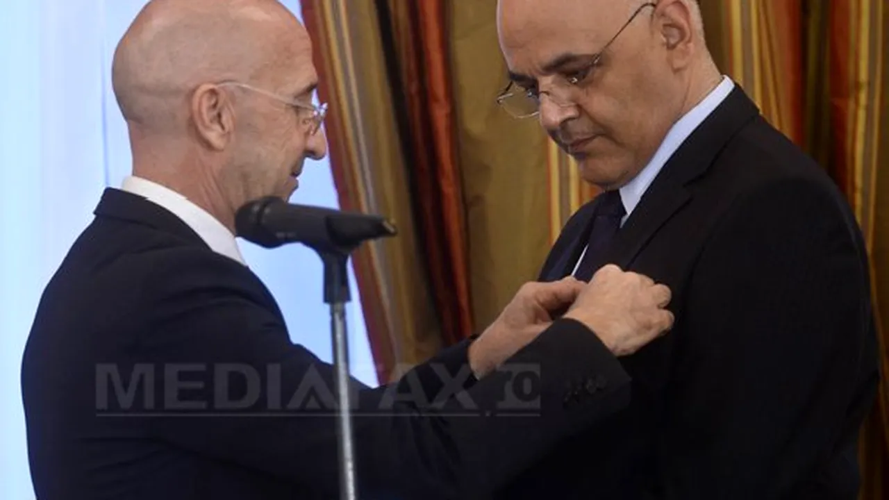 Raed Arafat a primit de la ambasadorul Franţei distincţia de Cavaler al Ordinului Legiunii de Onoare - FOTO