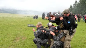 Agenţi de securitate ai Ambasadei SUA, la antrenamente comune cu luptătorii SIAS, la Miercurea Ciuc - FOTO