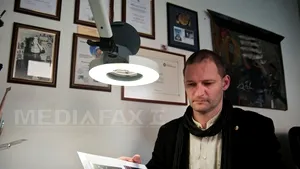 Machetele pentru timbrele despre cosmos emise de Poşta Română, făcute de un clujean