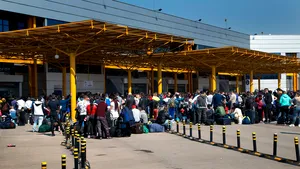 Răsturnare de situaţie la Cluj: Muncitorii vor pleca totuşi spre Germania / Iniţial, cele 6 curse charter au fost anulate: cine a luat decizia