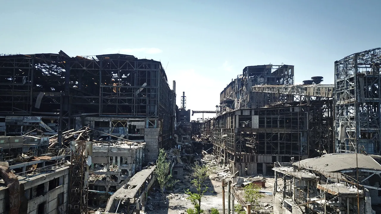 Războiul din Ucraina, ziua 120. Lupte intense în estul ţării. Ucraina începe primul proces al unui soldat rus acuzat de viol / Zelenski cere arme grele Occidentului / Britanicii cred că ofensiva Rusiei va încetini pe măsură ce armata epuizează resursele / Au sosit lansatoarele americane de rachete Himars / Nike pleacă definitiv din Rusia / Zelenski: Moment unic şi istoric