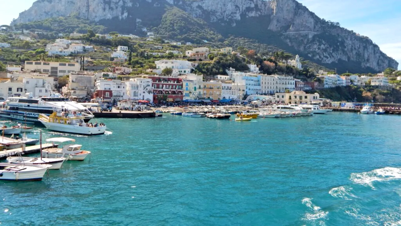 Vacanțele italienilor au devenit mai scumpe și mai scurte. Cât au cheltuit în medie în vară