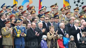 ZIUA NAŢIONALĂ A ROMÂNIEI: VIP-uri, copii, entuziasm şi fluierături la Arcul de Triumf, de 1 Decembrie