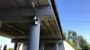 Cât de şubred este Podul Fundeni care niciodată nu a fost reparat? Primăria Capitalei: Stâlpii sunt cu probleme mari | FOTO, VIDEO