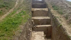 Turn, locuinţe şi obiecte de lux, unice în estul Europei, descoperite de arheologi într-un judeţ din România | FOTO