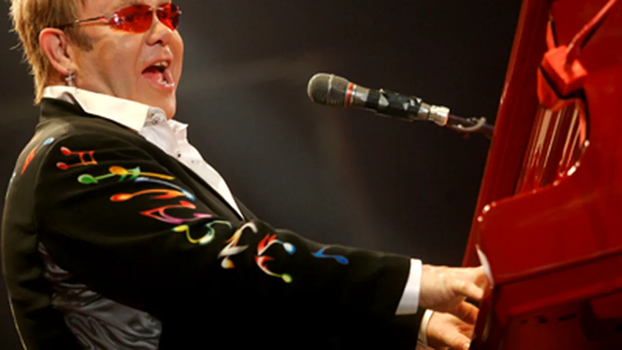 Elton John şi partenerul său îşi vând hainele în scopuri caritabile