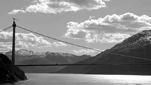 Cel mai lung pod suspendat între două tuneluri din lume, inaugurat în Norvegia - GALERIE FOTO