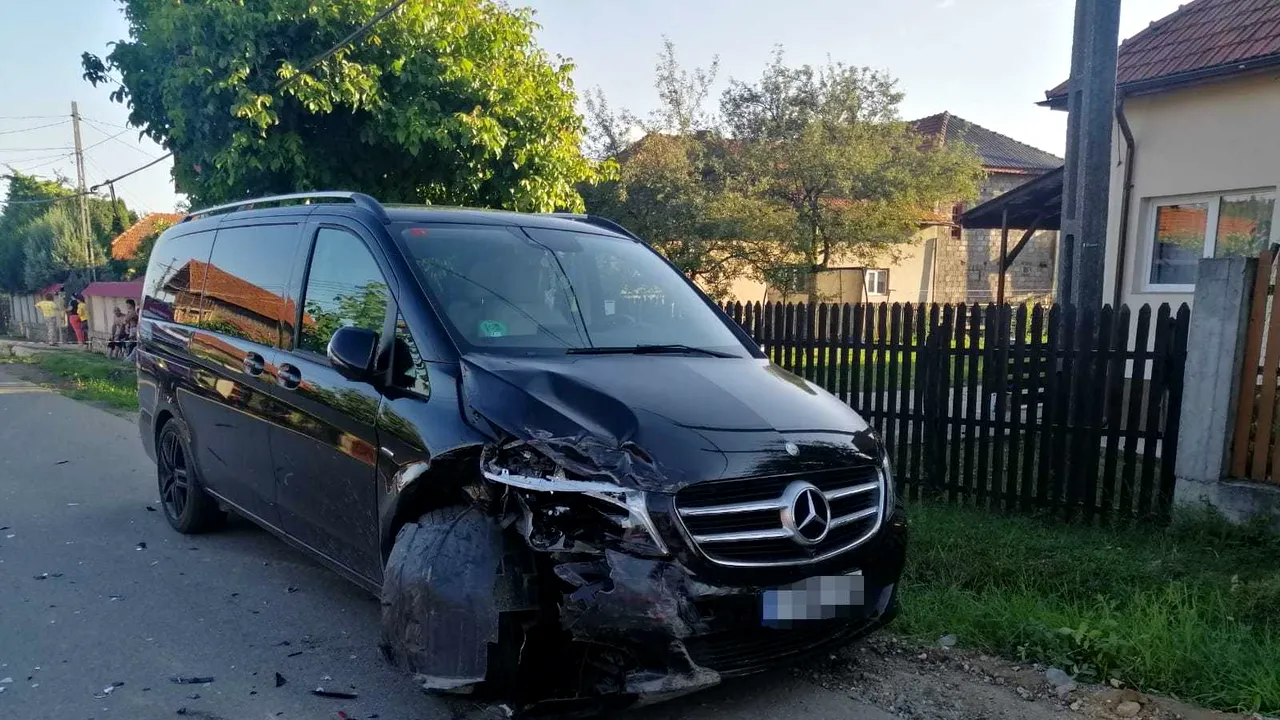 O femeie a murit şi două sunt rănite, după ce au fost lovite de un şofer beat, în timp ce stăteau pe bancă FOTO