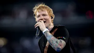 Proprietarul stadionului care l-a înlăturat pe Macklemore din turneul lui Ed Sheeran, obligat de artistul britanic să doneze 2 miliarde de dolari