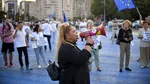 Protest față de violență și extremism în Piața Victoriei | „Dragostea de țară nu este legionară” / Doi bărbați, prezenți la protestul de marți, alungați de jandarmi