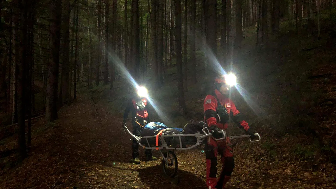 Misiune de salvare în Munţii Făgăraş: doi turişti au rămas blocaţi într-o zonă periculoasă