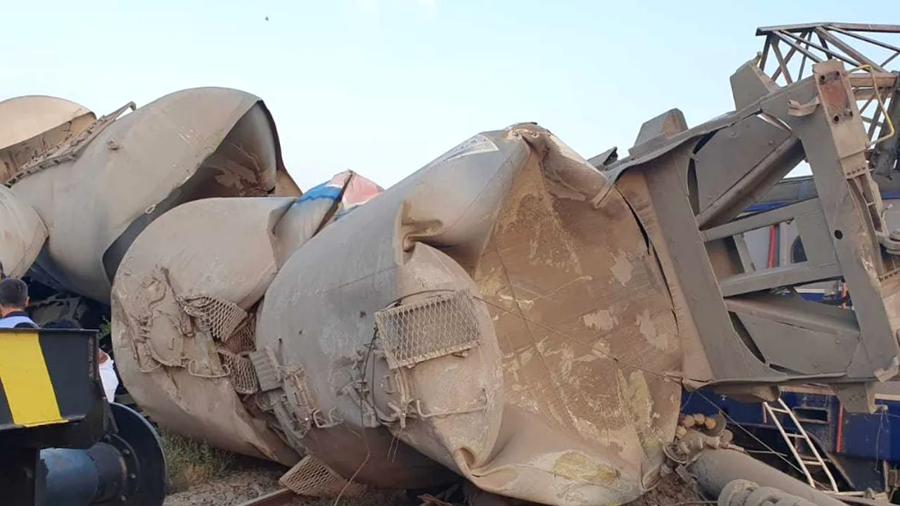Circulaţia trenurilor dinspre şi înspre Litoral este reluată. Un accident a avut loc la Feteşti FOTO 