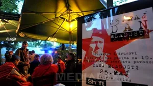 Nostalgicii l-au comemorat pe Tito, în timp ce ultimul rege iugoslav a fost înmormântat la Belgrad