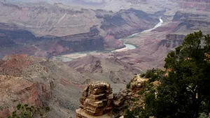 Un tânăr francez a supravieţuit după ce a căzut în Marele Canion din Colorado