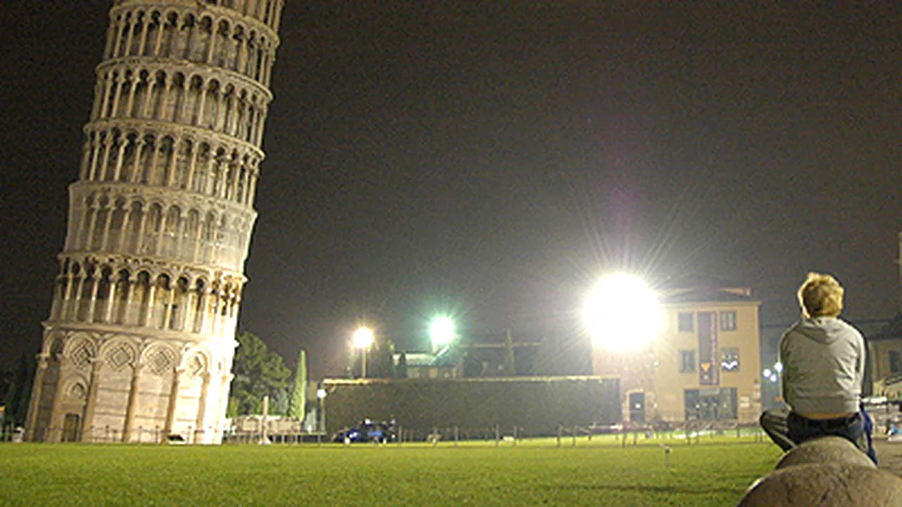 Un roman vrea sa indrepte Turnul din Pisa! - VIDEO