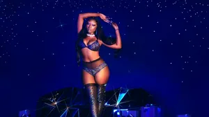 Rihanna este imaginea propriei sale colecţii de Crăciun 