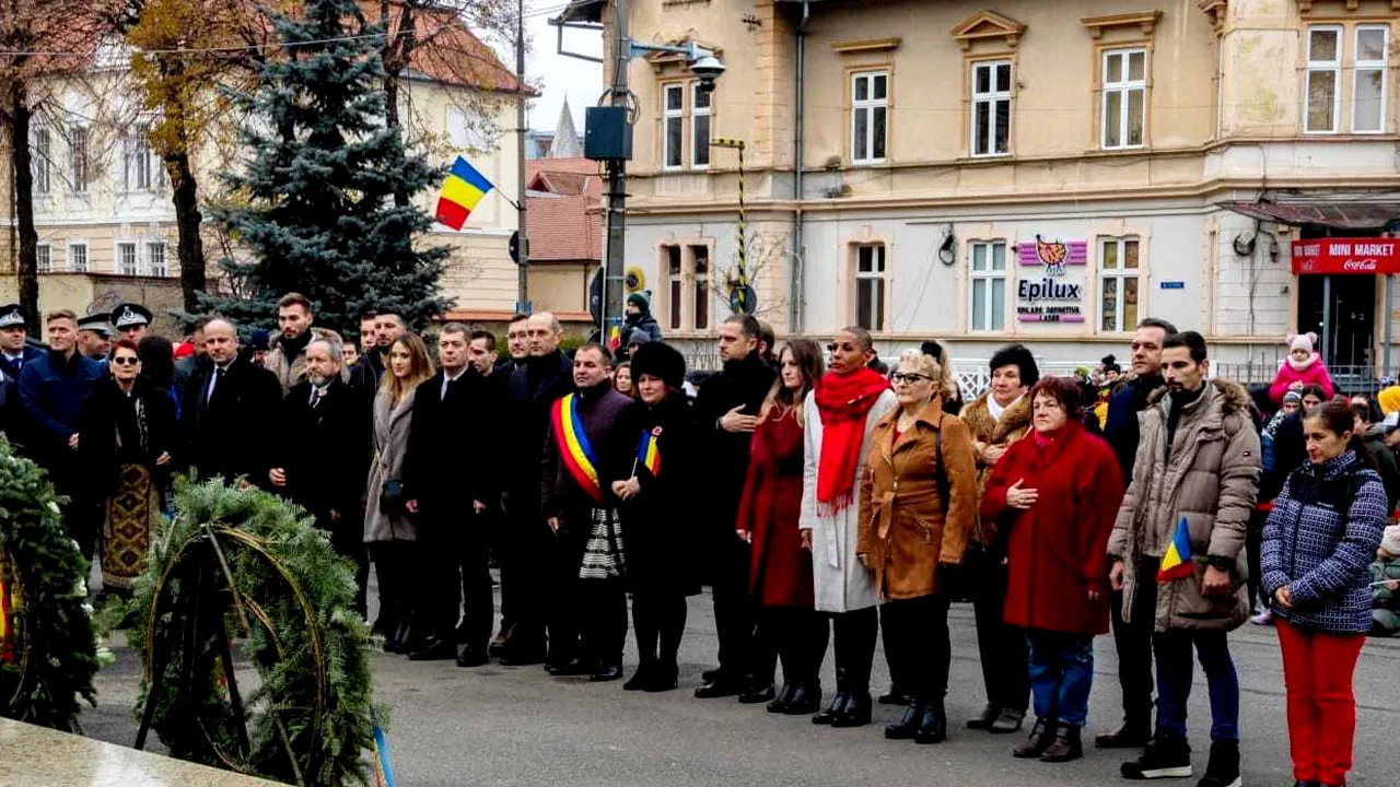 Hora Unirii jucată cu şase zile înainte, ca mai marii Sibiului să plece în minivacanţă
