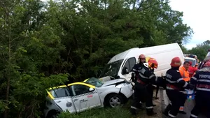 Accident grav. Doi morţi şi trei răniţi grav în urma impactului dintre două maşini, în Vâlcea