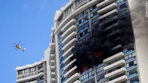 Repetiţie a tragediei din Londra | Cel puţin 3 morţi şi 5 răniţi, în urma incendiului care a cuprins un bloc rezidenţial din Honolulu FOTO VIDEO
