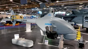 Airbus a prezentat la Euronaval 2024 drona cu decolare şi aterizare verticală VSR700 dotată cu capabilităţi anti-submarin