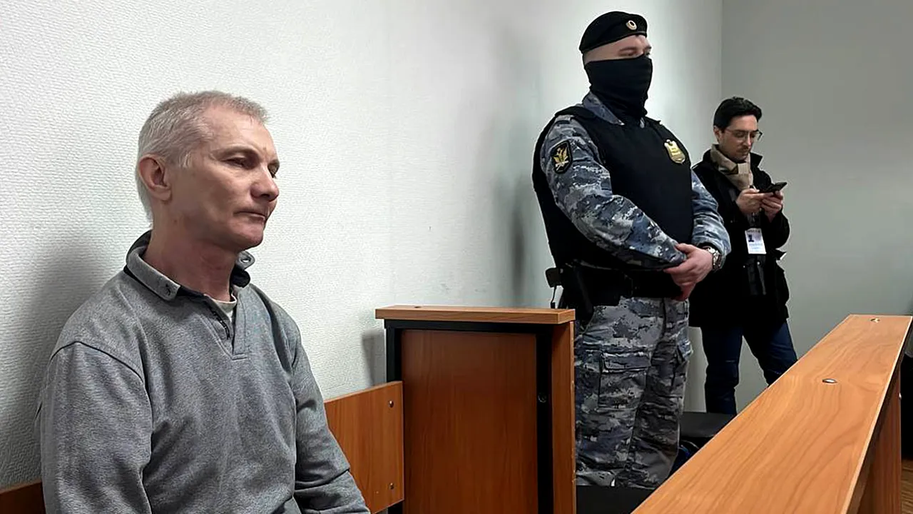 Tatăl arestat în Rusia după ce fetiţa sa a făcut la şcoală o pictură anti-război a cerut pedeapsa cu moartea